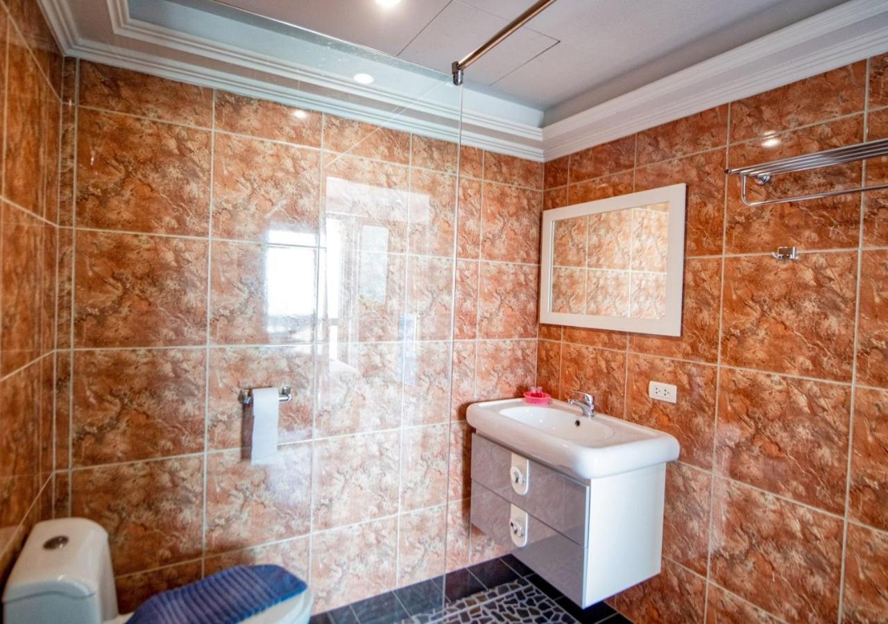 Akvavit Living Hotel Pantai Jomtien Luaran gambar